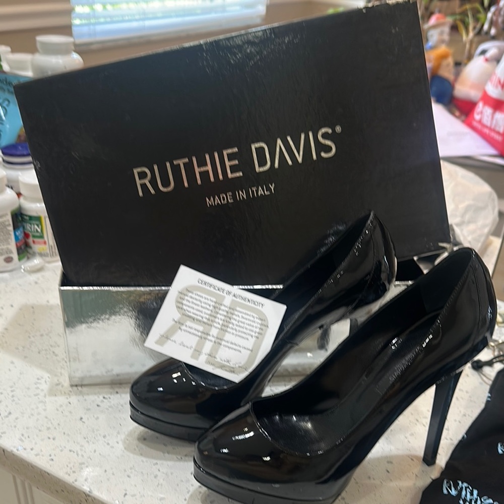 NIB Ruthie Davis Black Patent Leather Heels